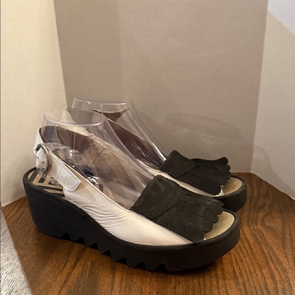 Fly London Bind black leather Slingback Sandals shoes. Eu size 39 US size 8-8.5 - Picture 2 of 8